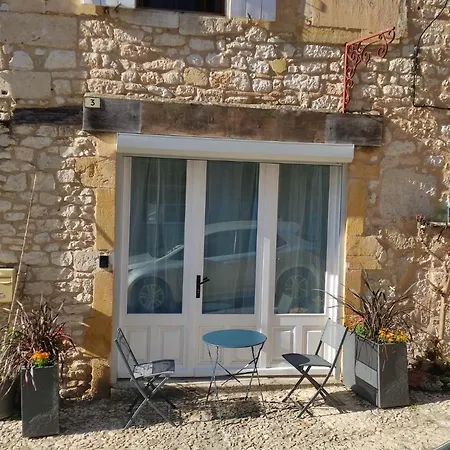 Au Bonheur Des Ruelles Bed & Breakfast 3*